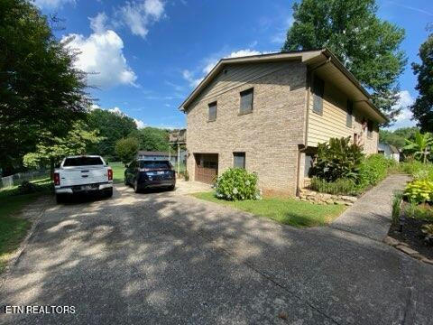 376 SUMMIT DR, SPEEDWELL, TN 37870, photo 3 of 37