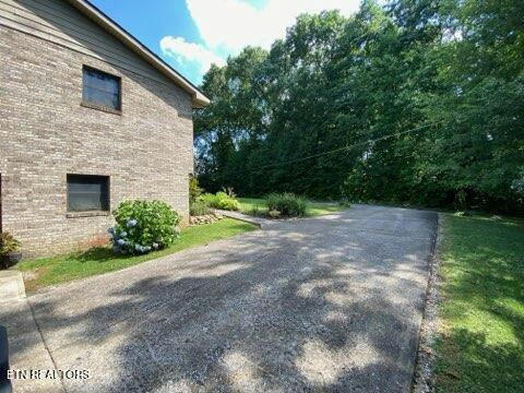 376 SUMMIT DR, SPEEDWELL, TN 37870, photo 4 of 37