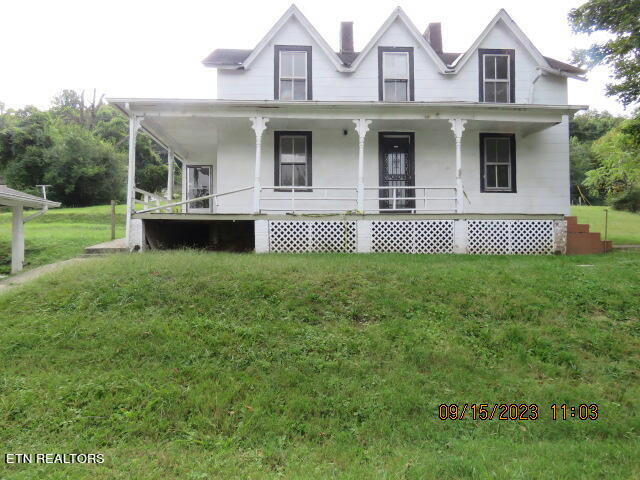 302 EAST ST, OLIVER SPRINGS, TN 37840, photo 1 of 26