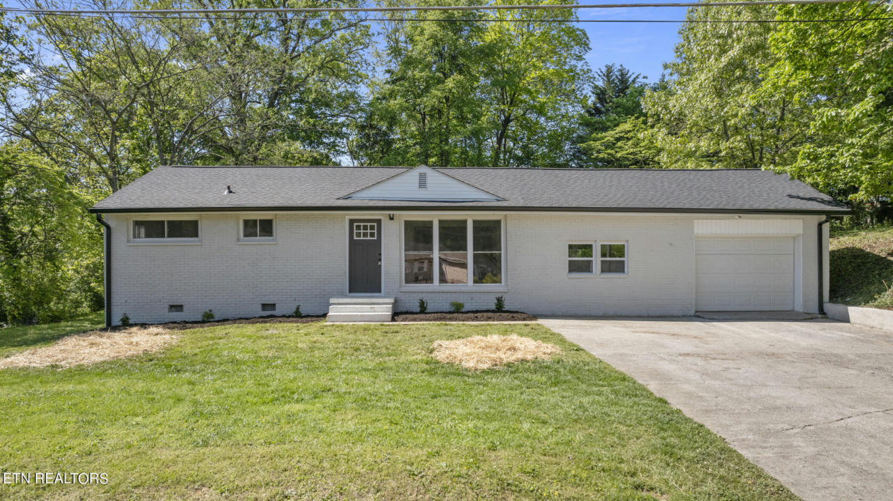 5305 SANFORD RD, KNOXVILLE, TN 37912, photo 1 of 35