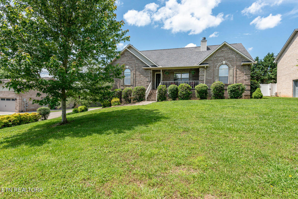 421 WOODGATE DR, MARYVILLE, TN 37804, photo 1 of 24