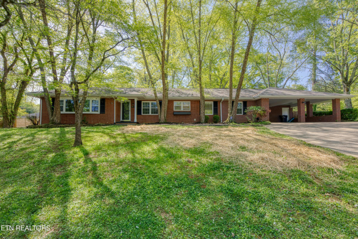 7120 STOCKTON DR, KNOXVILLE, TN 37909, photo 1 of 25